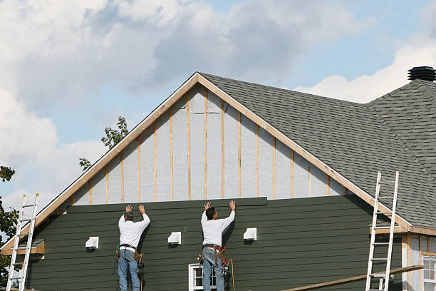 Professional Siding Installation technician working in Watchung, NJ